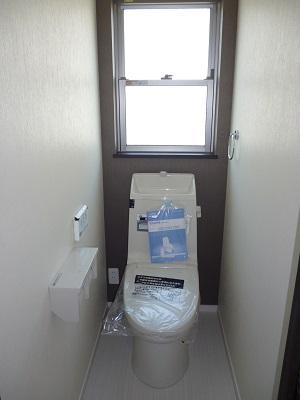 Other introspection. Indoor (08 May 2013) Shooting Second floor toilet