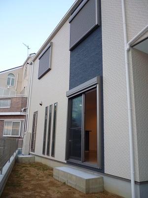 Local appearance photo. Local (12 May 2013) Shooting Or gardening would be how in the garden.