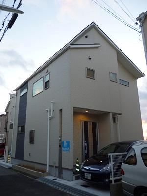 Local appearance photo. Local (12 May 2013) Shooting There car space in front of the entrance porch.