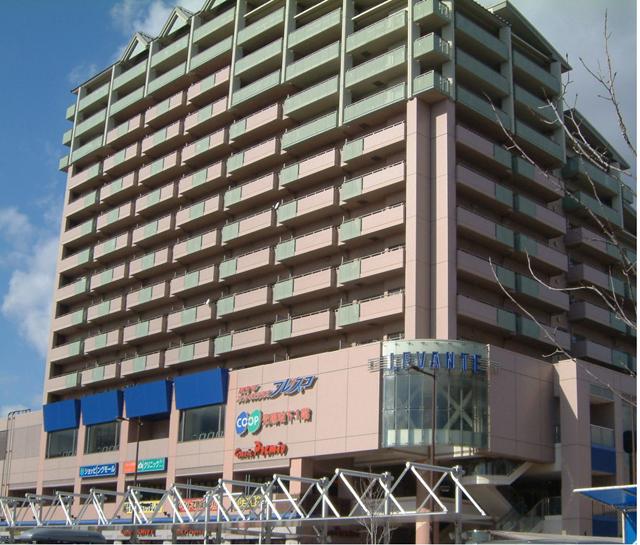 Shopping centre. 900m to Levante Tarumi