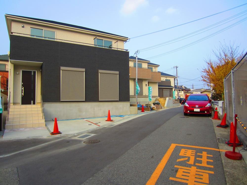 Local photos, including front road. State of the front road