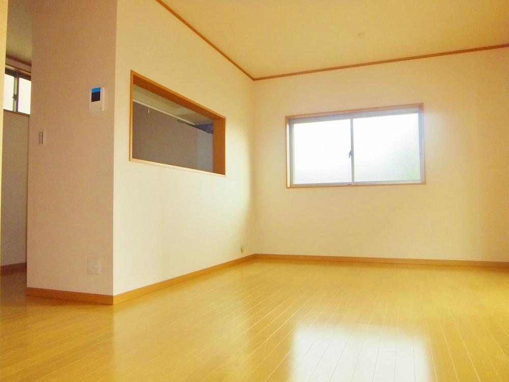 Same specifications photos (living). Spacious 15 Pledge or more of living will spend comfortably in the family. 