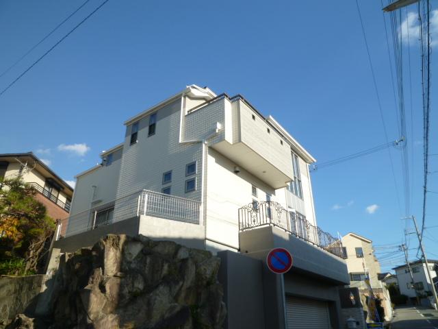 Local appearance photo. Local (12 May 2013) Shooting