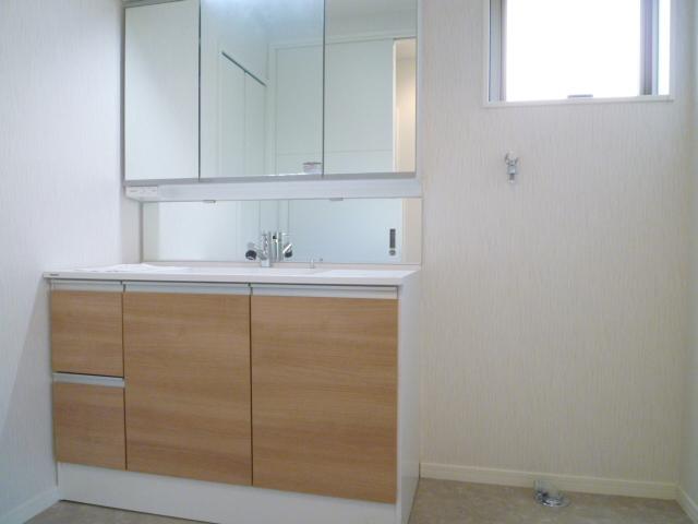 Wash basin, toilet. Indoor (12 May 2013) Shooting