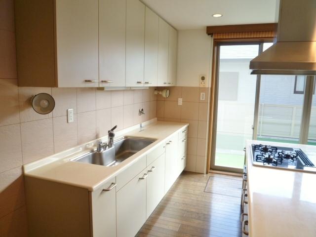 Kitchen. Easy-to-use kitchen island