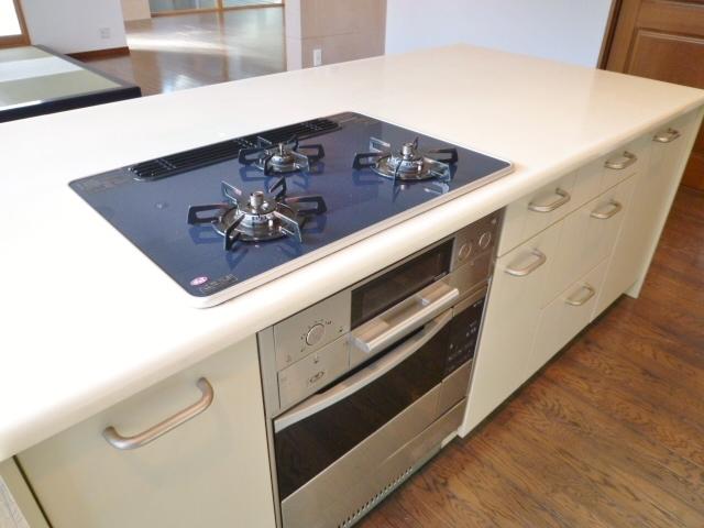 Kitchen. Island kitchen with a microwave oven