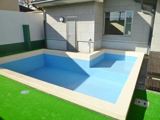 Local appearance photo. There is a pool in the garden