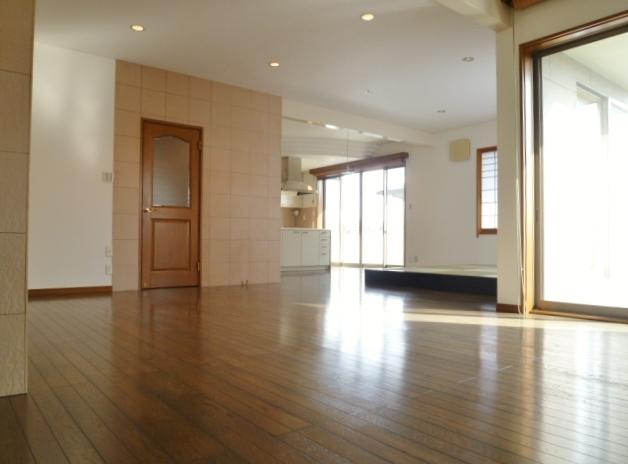 Living. A light and airy living room