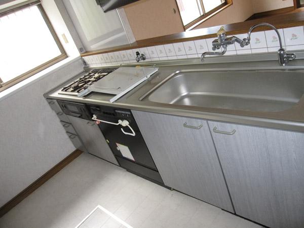 Kitchen. Local (10 May 2013) Shooting