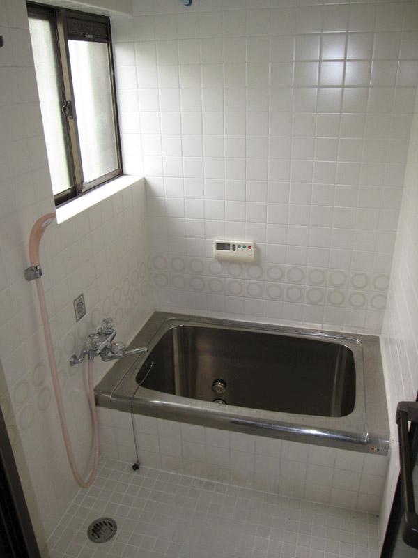 Bathroom. Local (10 May 2013) Shooting