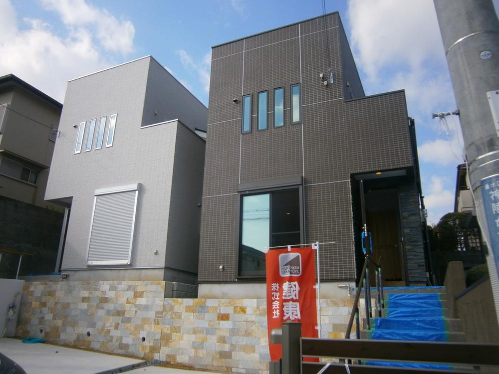 Local appearance photo. Local (12 May 2013) Shooting