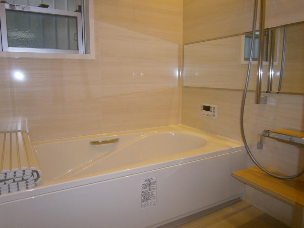 Bathroom. Indoor (12 May 2013) Shooting