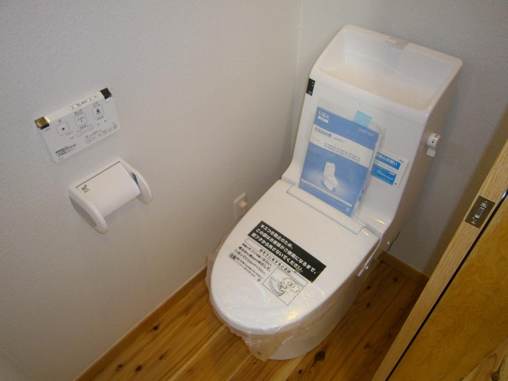 Toilet. Indoor (12 May 2013) Shooting