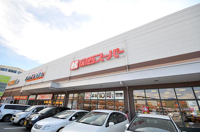 Supermarket. In supermarkets within a 10-minute walk of the business until 850m night 10 to Kansai Super Mai Tumon