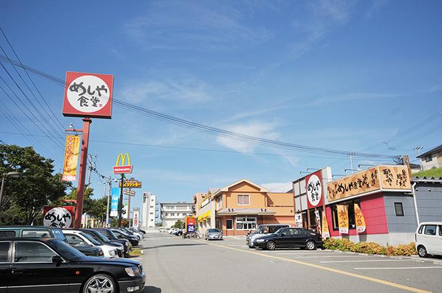 Other Environmental Photo. 1400m to the town of Mai Tamon taste "rice and restaurants" and "surprised Donkey", "McDonald's", etc., Aligned is colorful gourmet