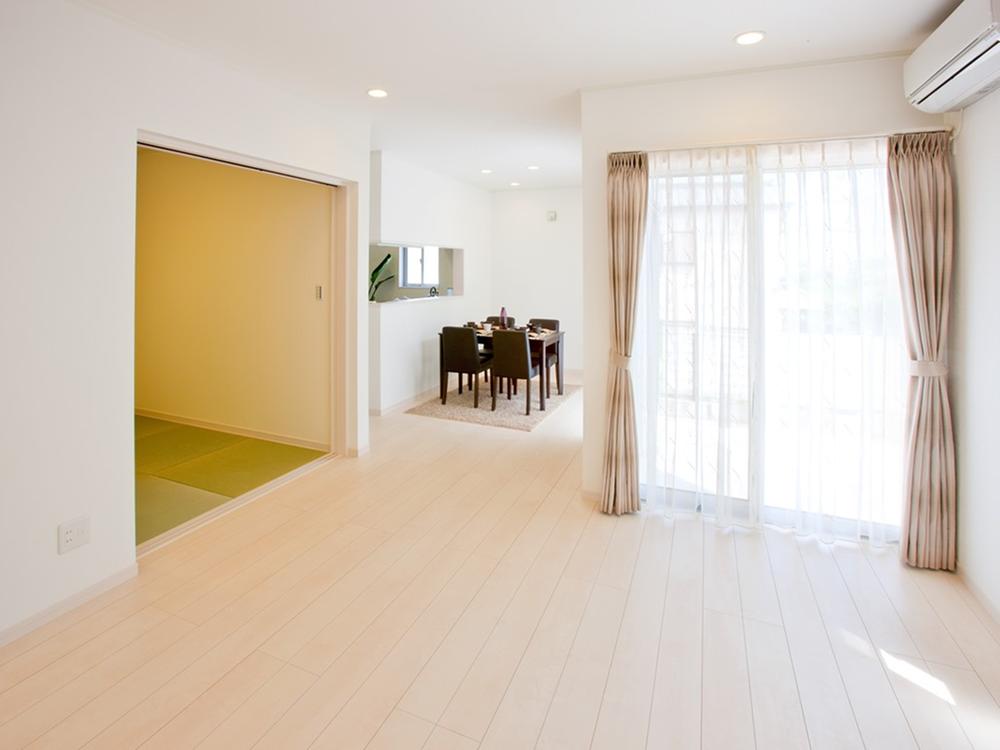 Living. No. 1 destination Spacious space in Tsuzukiai Japanese-style room