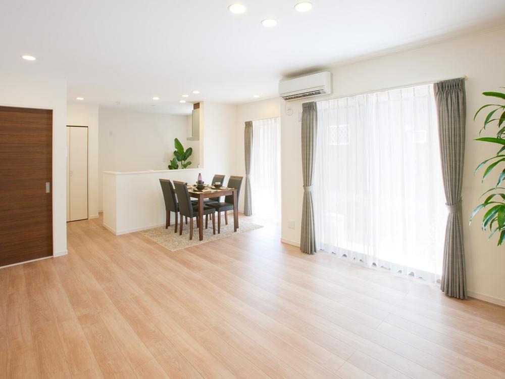 Living. No. 21 place living