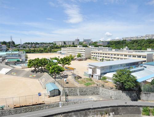 Primary school. Municipal Nishi Maiko Elementary School ・ Among the rich natural 350m up to municipal Maiko junior high school, Likely to freely To study also can also play