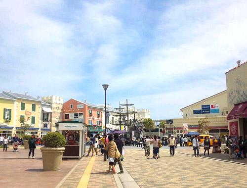 Shopping centre. Mitsui Outlet Park Marine Pia 3700m to Kobe