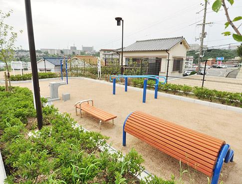 Other local. There is also a park in the park, You can also play with confidence children