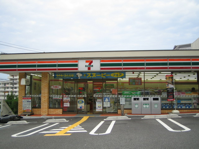 Convenience store. Seven-Eleven Kobe Maikozaka 1-chome to (convenience store) 705m