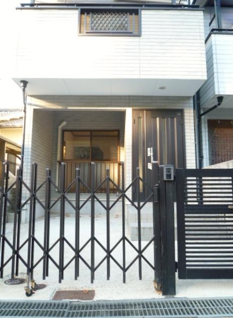 Parking lot. High roof vehicles also OK!