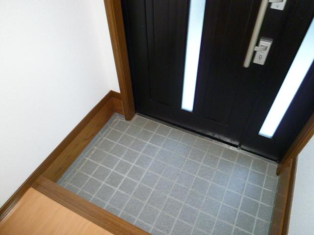 Entrance. side entrance