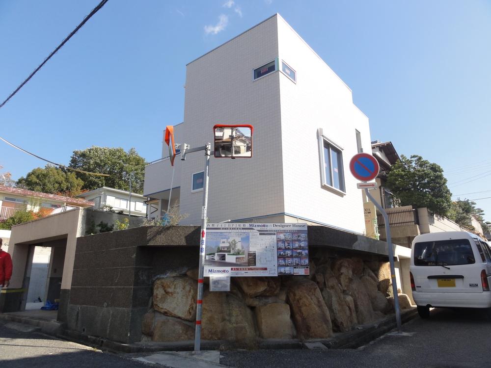 Local appearance photo. Local (11 May 2013) Shooting