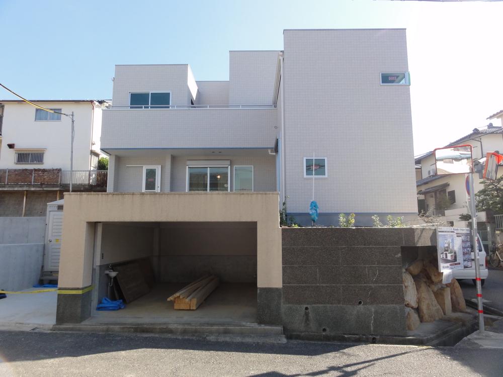 Local appearance photo. Local (11 May 2013) Shooting