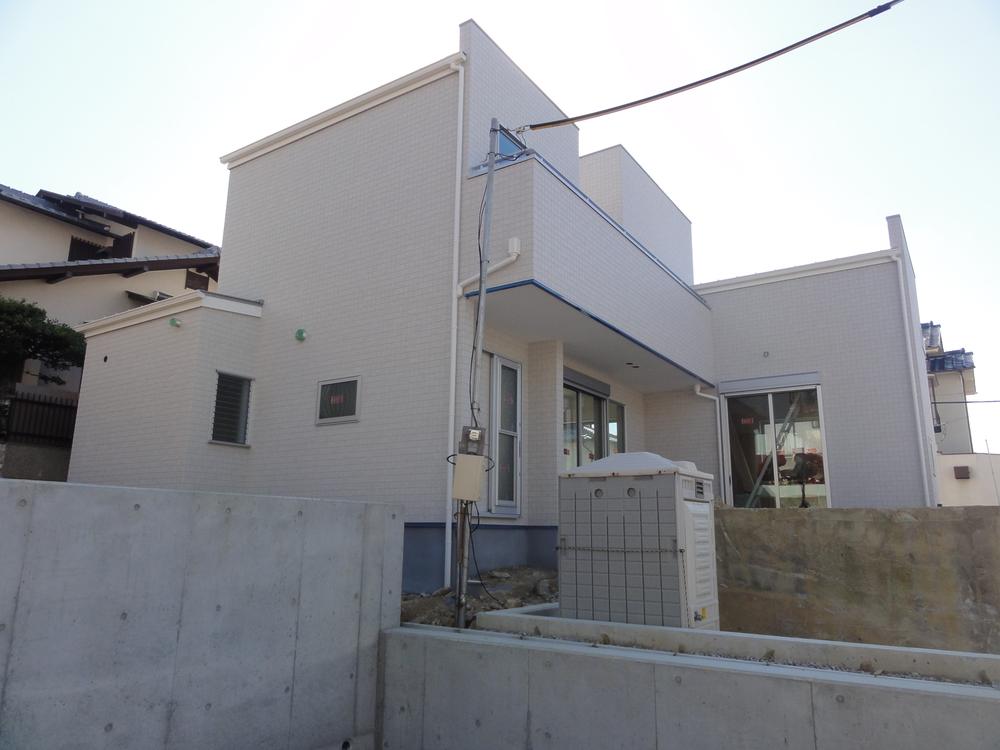 Local appearance photo. Local (11 May 2013) Shooting