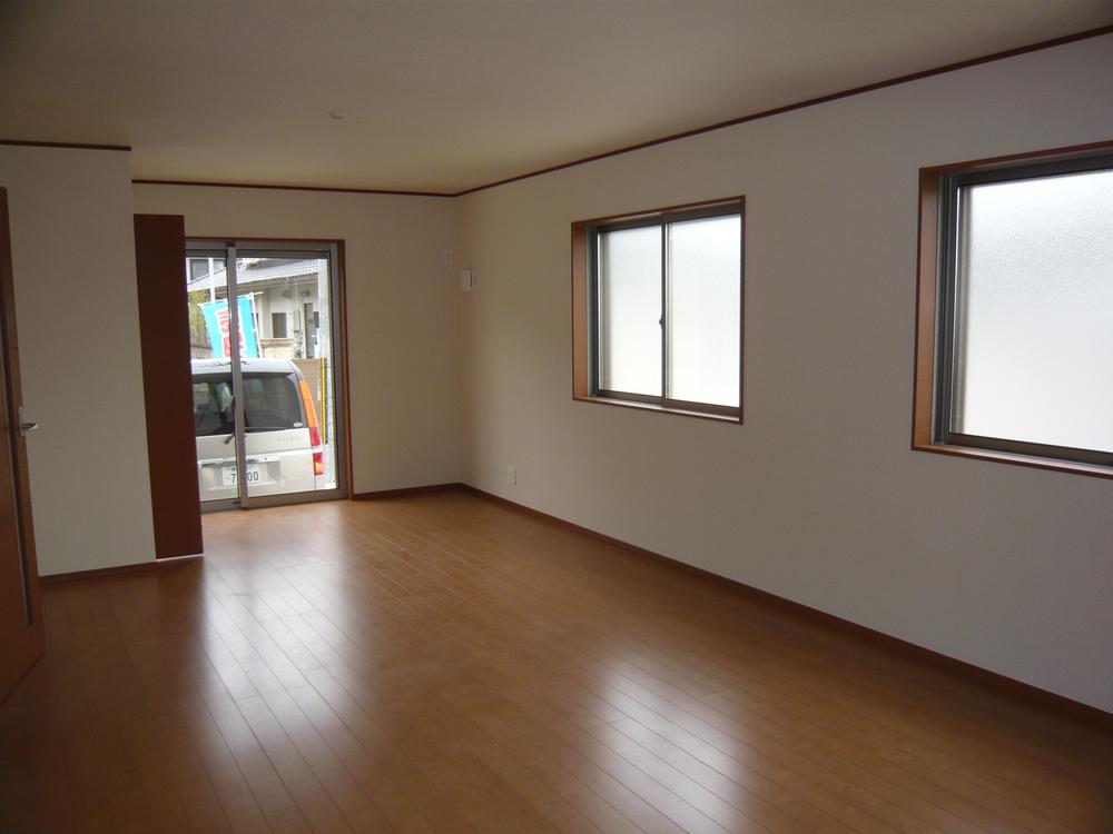 Same specifications photos (living)