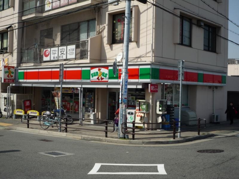 Convenience store. 800m until Thanksgiving