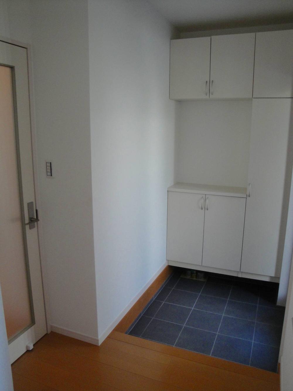 Entrance. Local (September 2013) Shooting