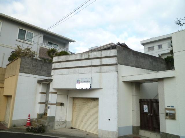 Local photos, including front road. Local (12 May 2013) Shooting