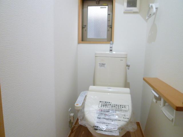 Toilet. Indoor (12 May 2013) Shooting