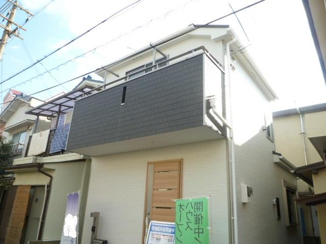 Local appearance photo. Local (12 May 2013) Shooting