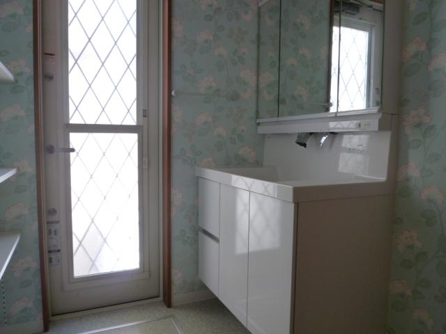 Wash basin, toilet. Indoor (September 2013) Shooting