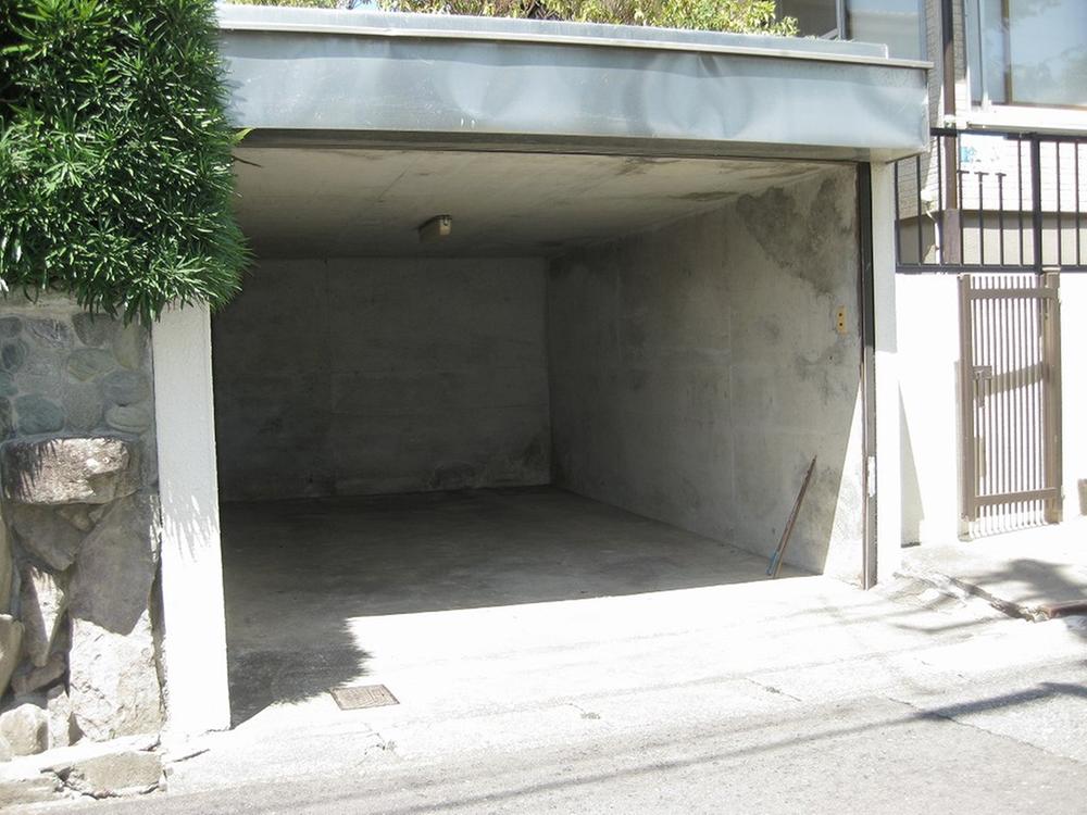 Parking lot. Local (August 2013) Shooting