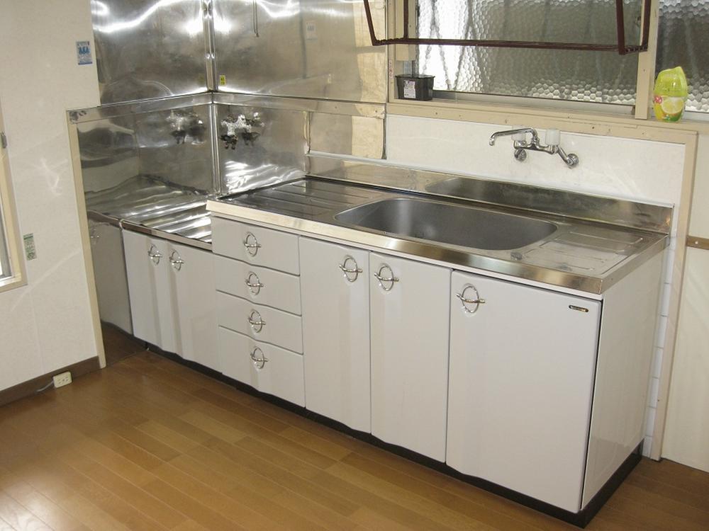 Kitchen. Room (August 2013) Shooting