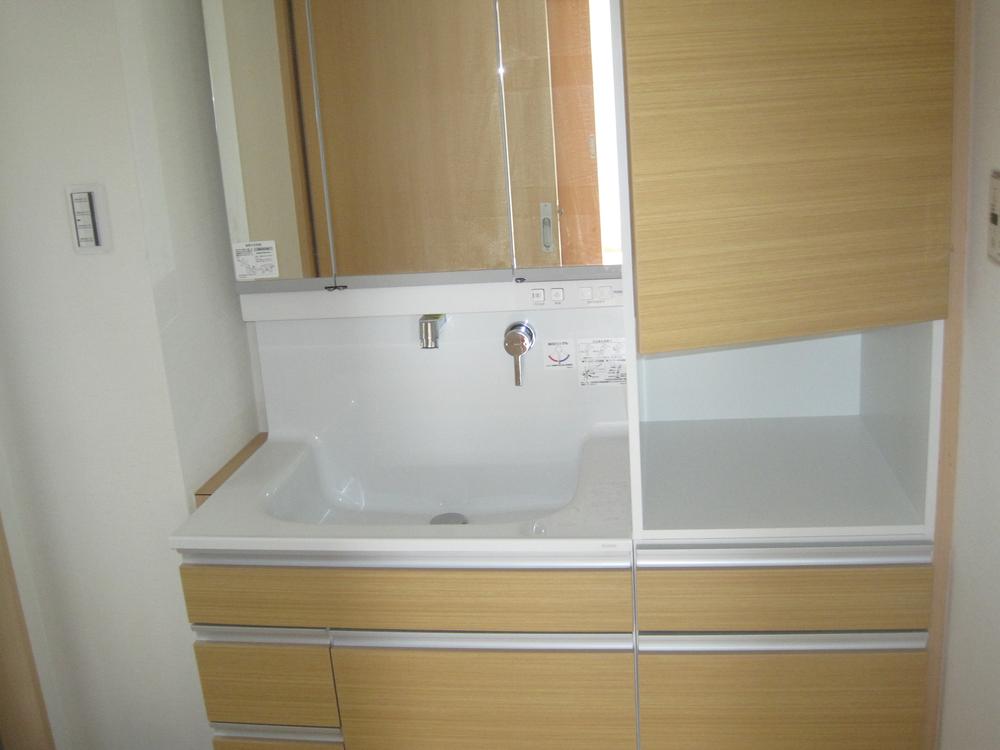 Wash basin, toilet. Local (10 May 2012) shooting