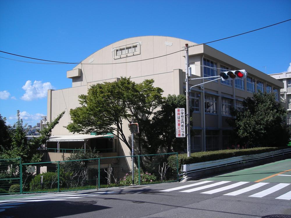 Primary school. Otsuki elementary school walk 8 minutes