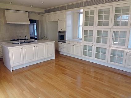 Living.  ◆ Space spacious in the built-in storage plenty of dining!