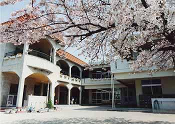 kindergarten ・ Nursery. Aishide to kindergarten 369m