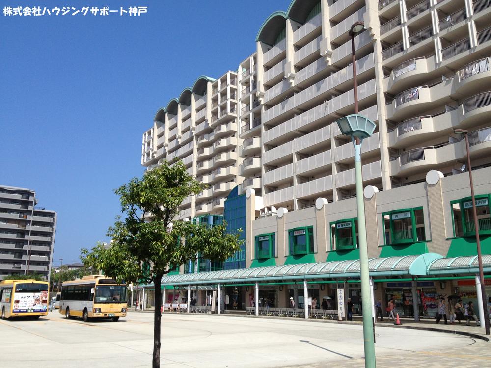 Shopping centre. Until Uesute Tarumi 430m