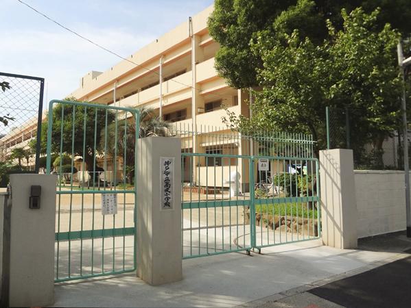 Primary school. 776m to Kobe Municipal Takamaru Elementary School