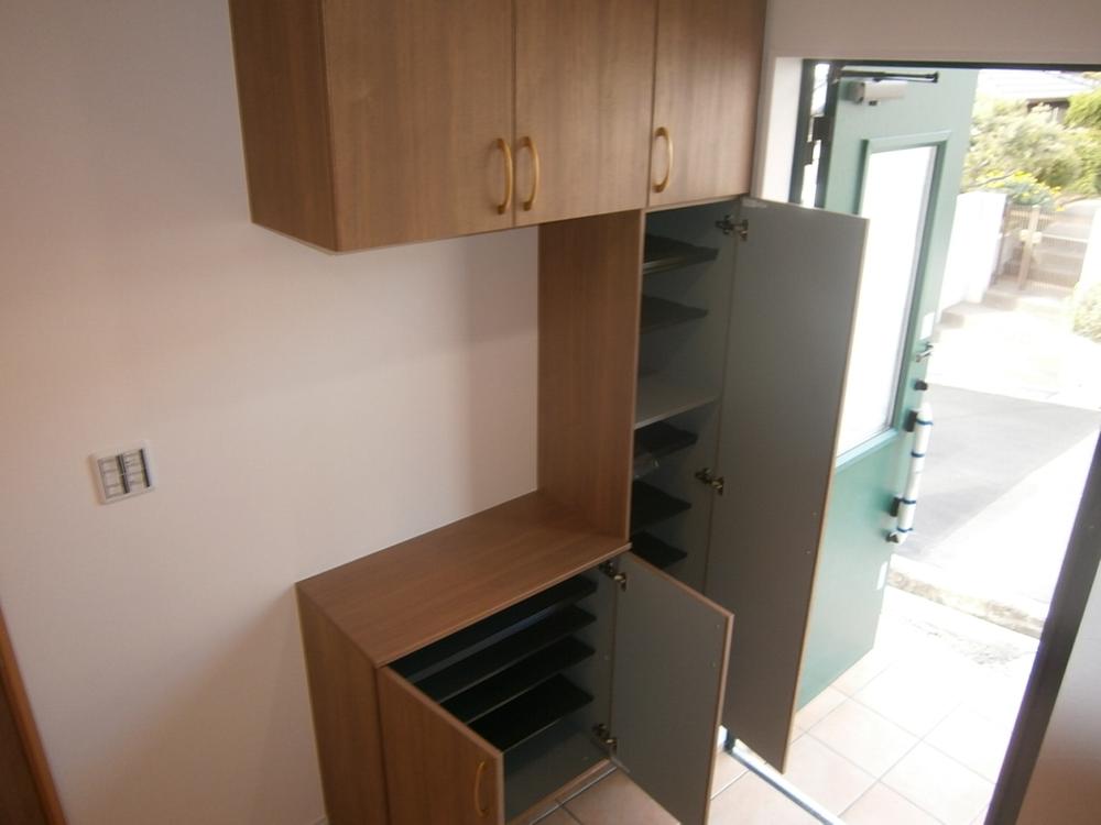 Receipt. Entrance shoe box will be used to enable the entrance