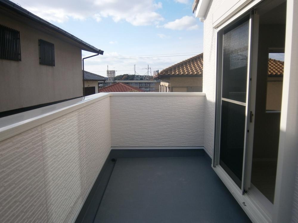 Balcony. Since the balcony is quite wide, Washing of mom also is not needed stress
