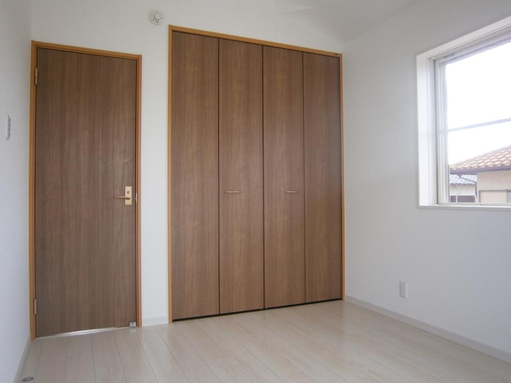 Non-living room. Light coming through the window will produce a bright life of every day