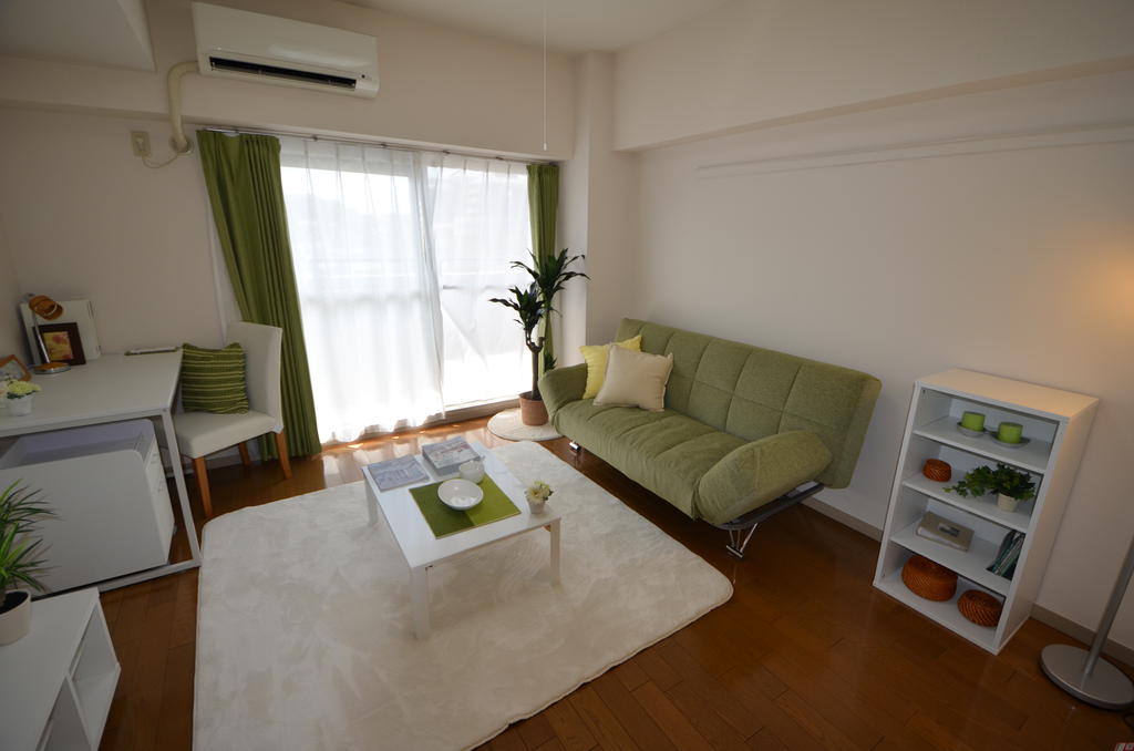 Living and room. Model room is being held!