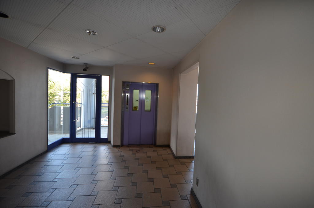 Other common areas. Spacious elevator hall. There is also a vending machine corner.